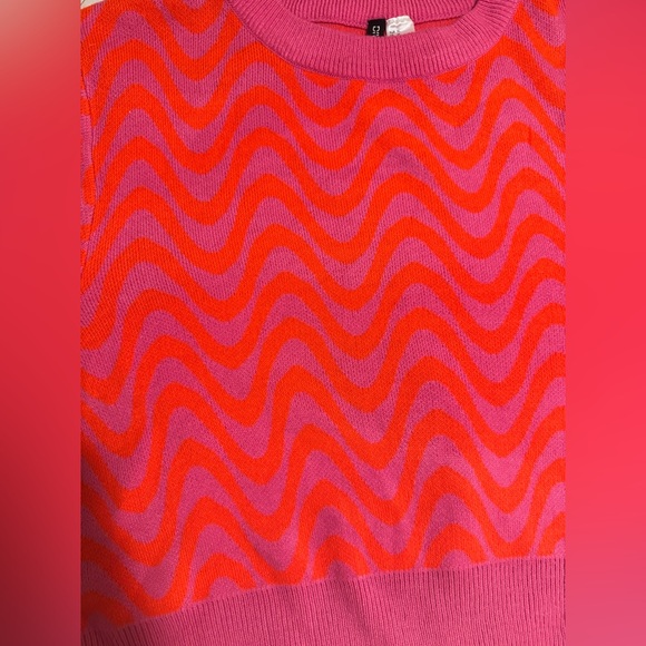Abstract Retro Sweater - Picture 2 of 4